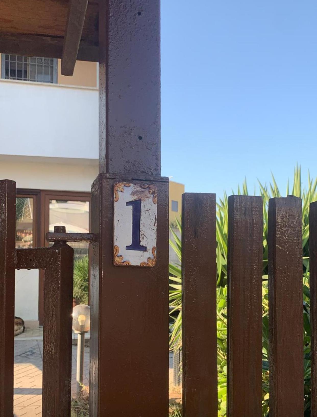 B&B Civitavecchia La Casetta Con Giardino Exterior photo